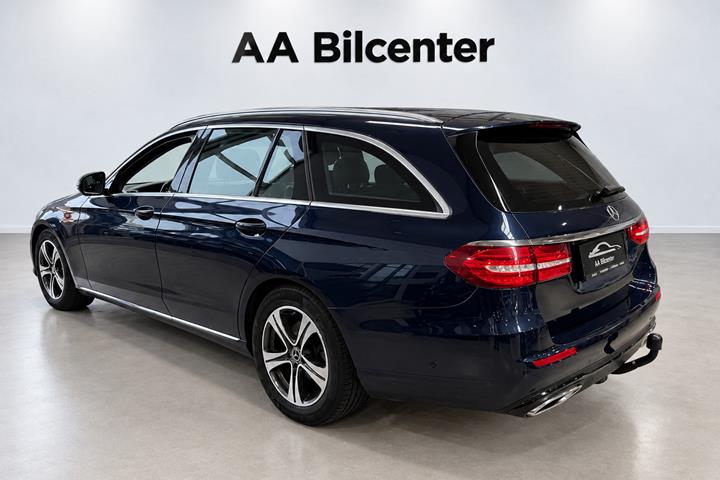 Blå Mercedes E220 d fra 2019