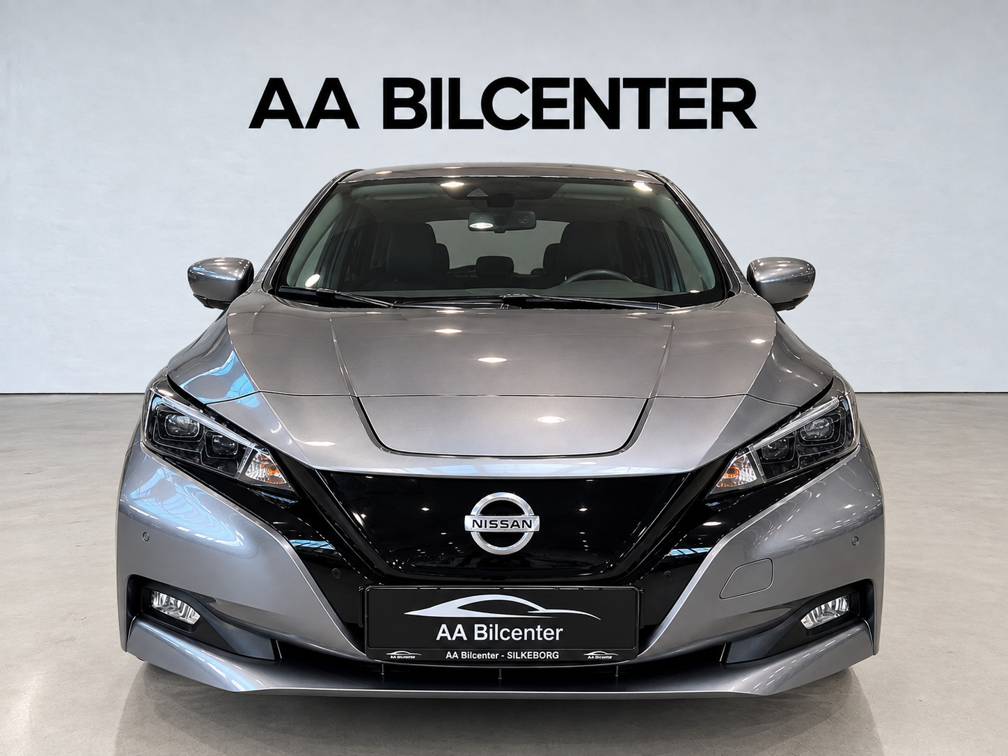Grå Nissan Leaf fra 2022