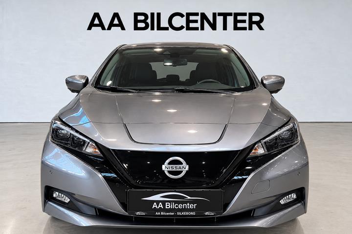 Grå Nissan Leaf fra 2022