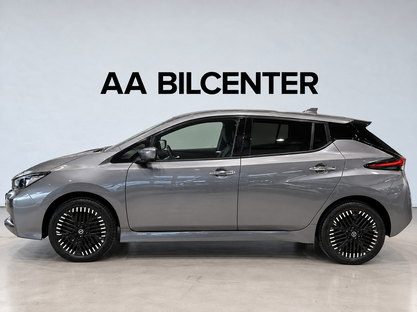 Grå Nissan Leaf fra 2022