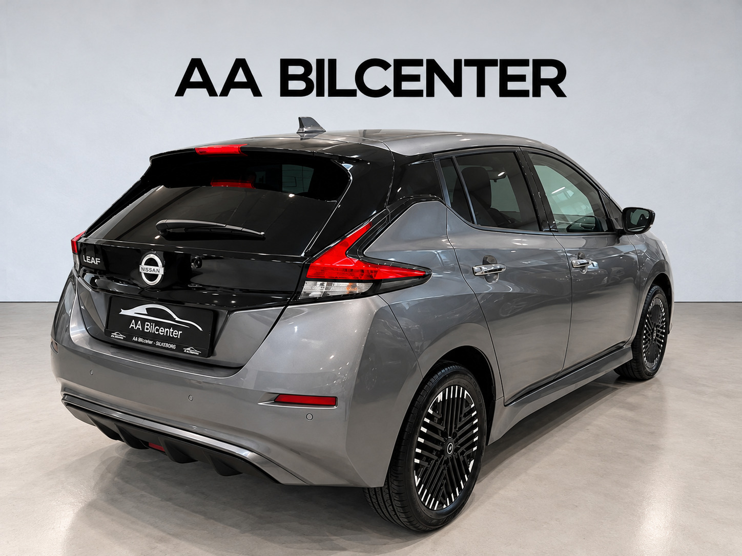Grå Nissan Leaf fra 2022