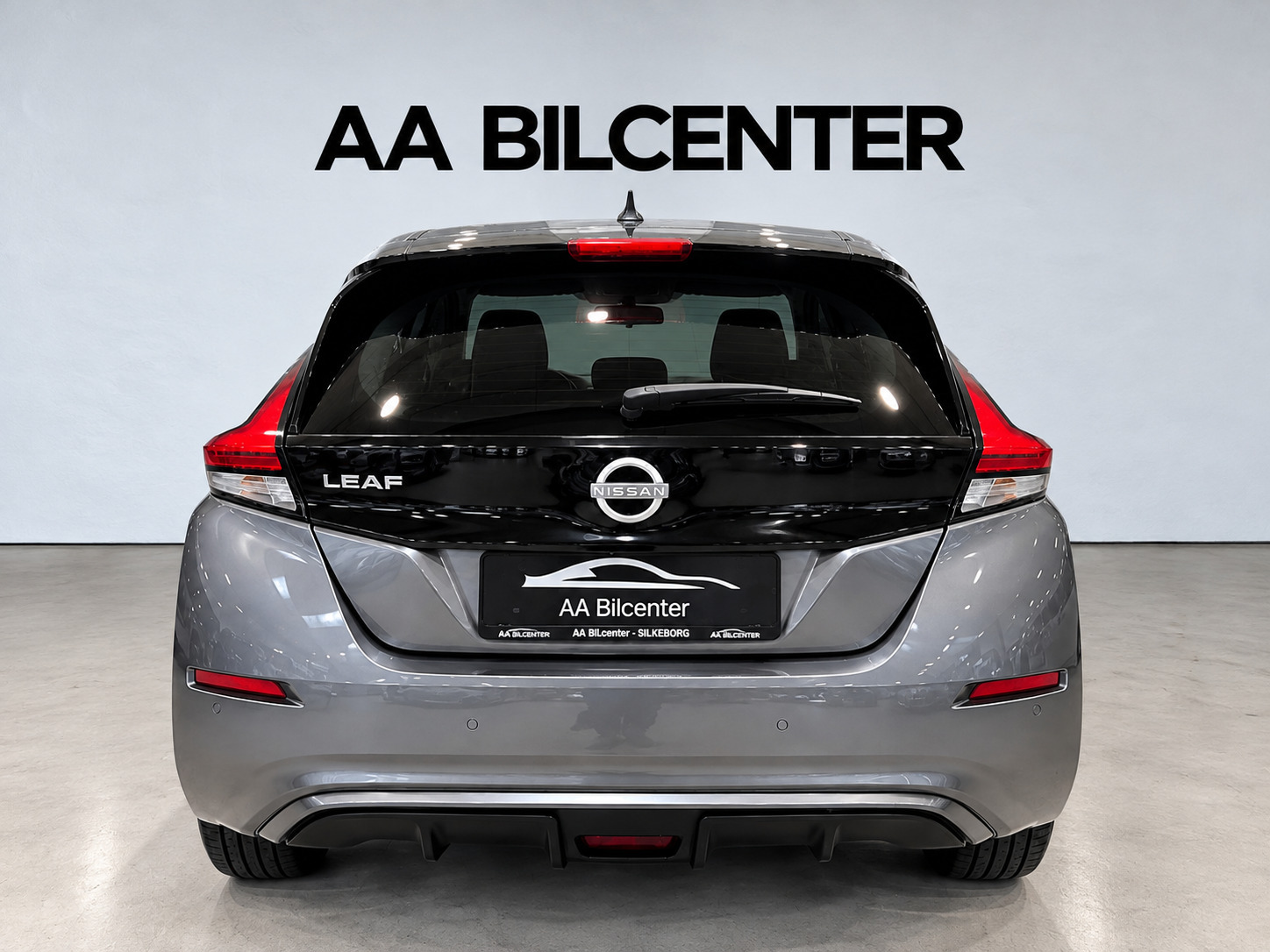 Grå Nissan Leaf fra 2022