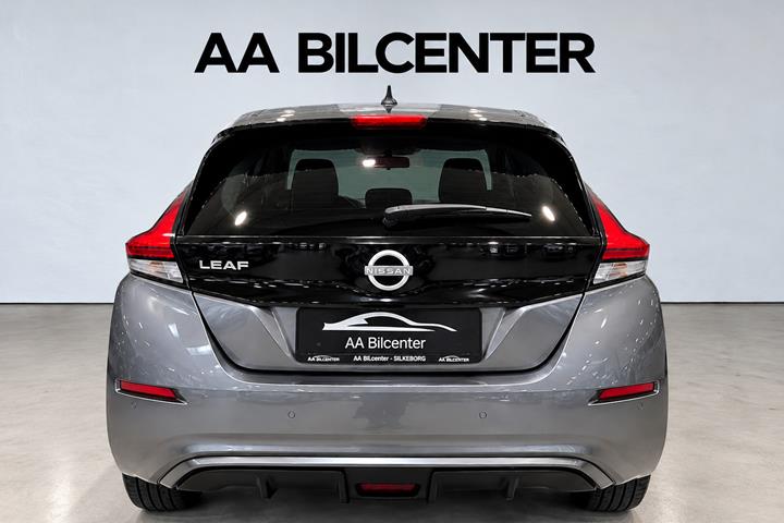Grå Nissan Leaf fra 2022