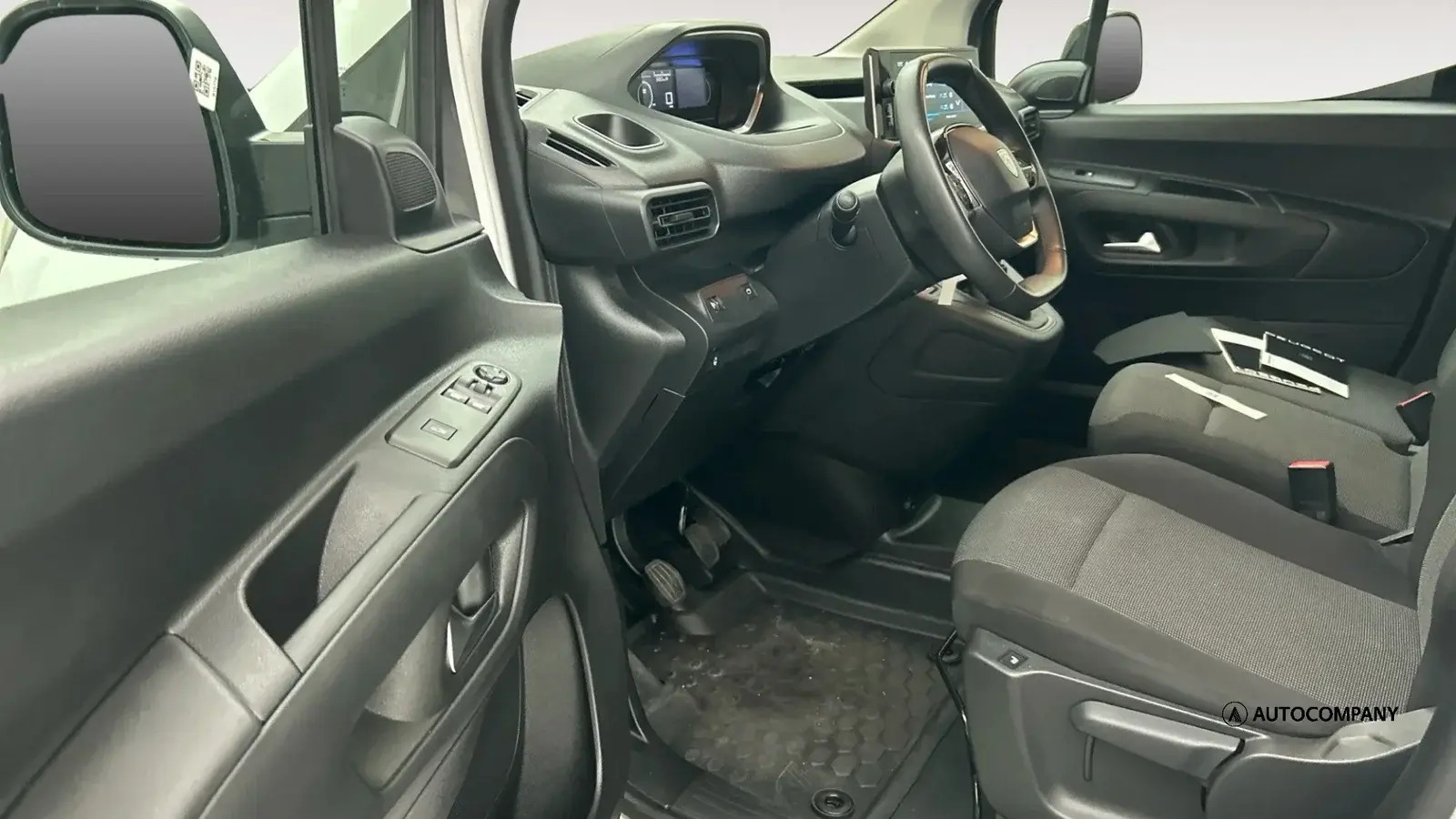 Hvid Peugeot Partner fra 2025