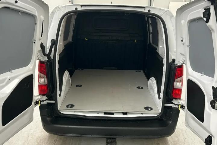 Hvid Peugeot Partner fra 2025