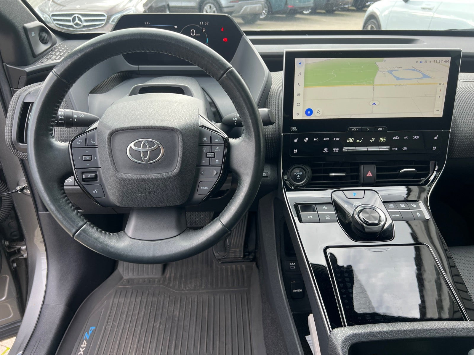 Grå Toyota BZ4X fra 2024