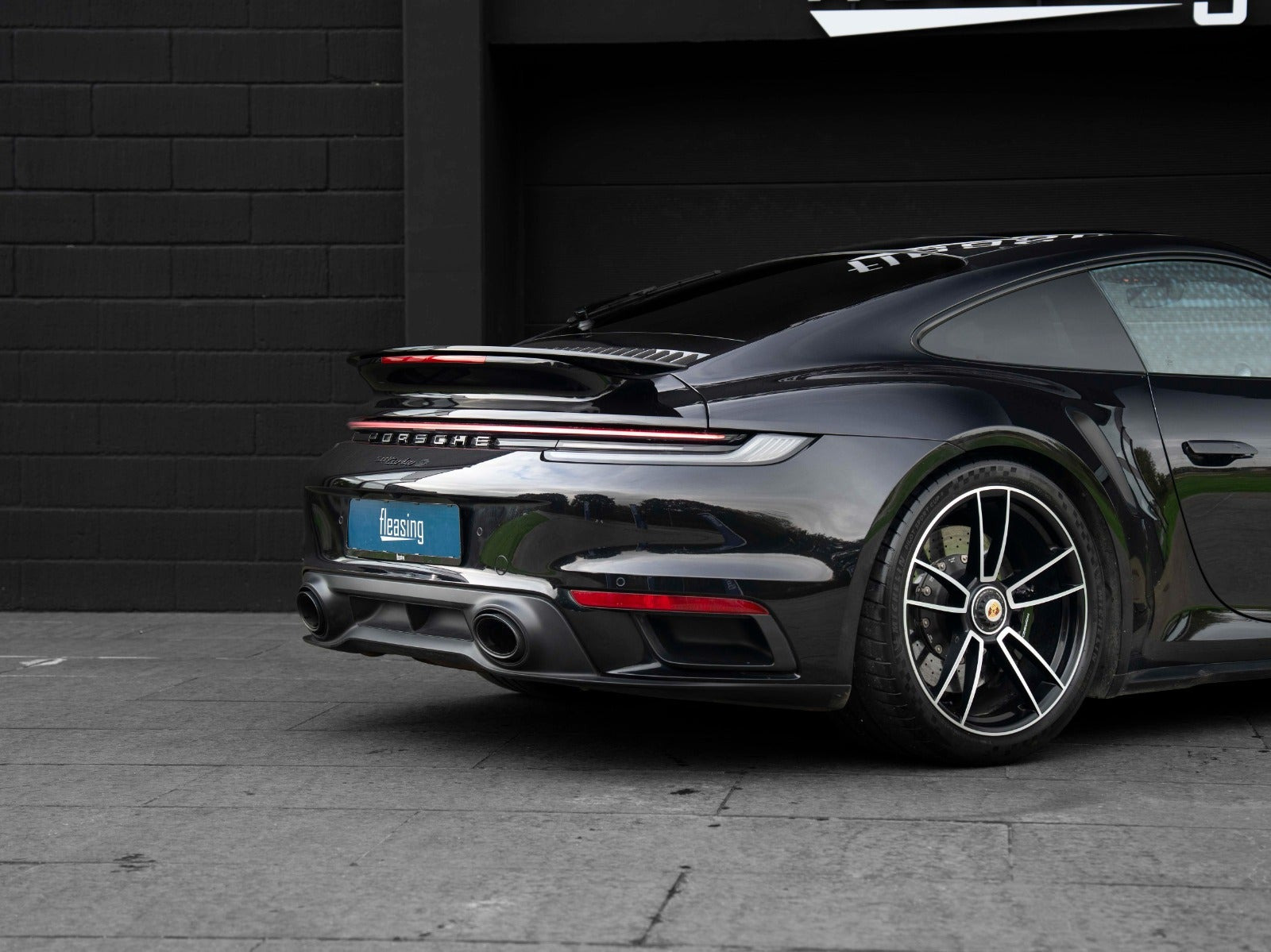 Sort Porsche 911 Turbo S fra 2020