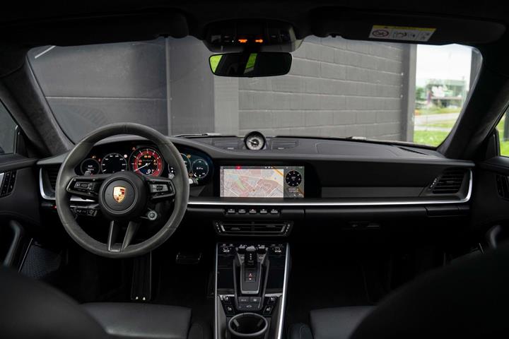 Sort Porsche 911 Turbo S fra 2020