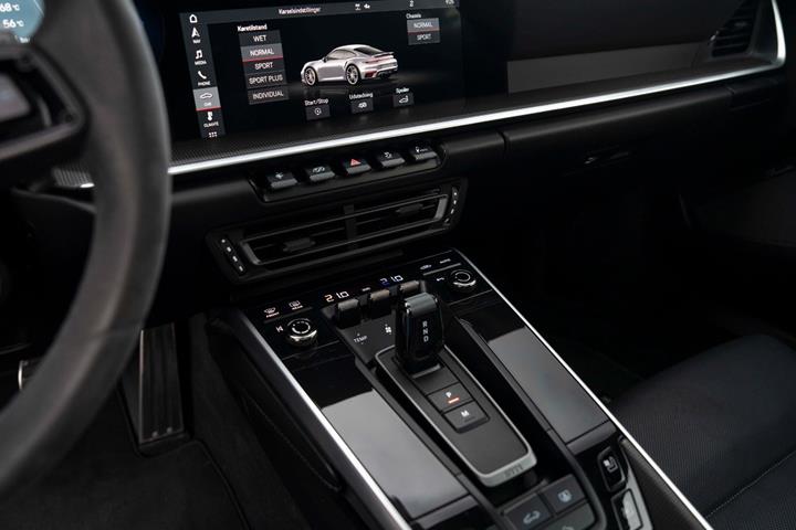 Sort Porsche 911 Turbo S fra 2020