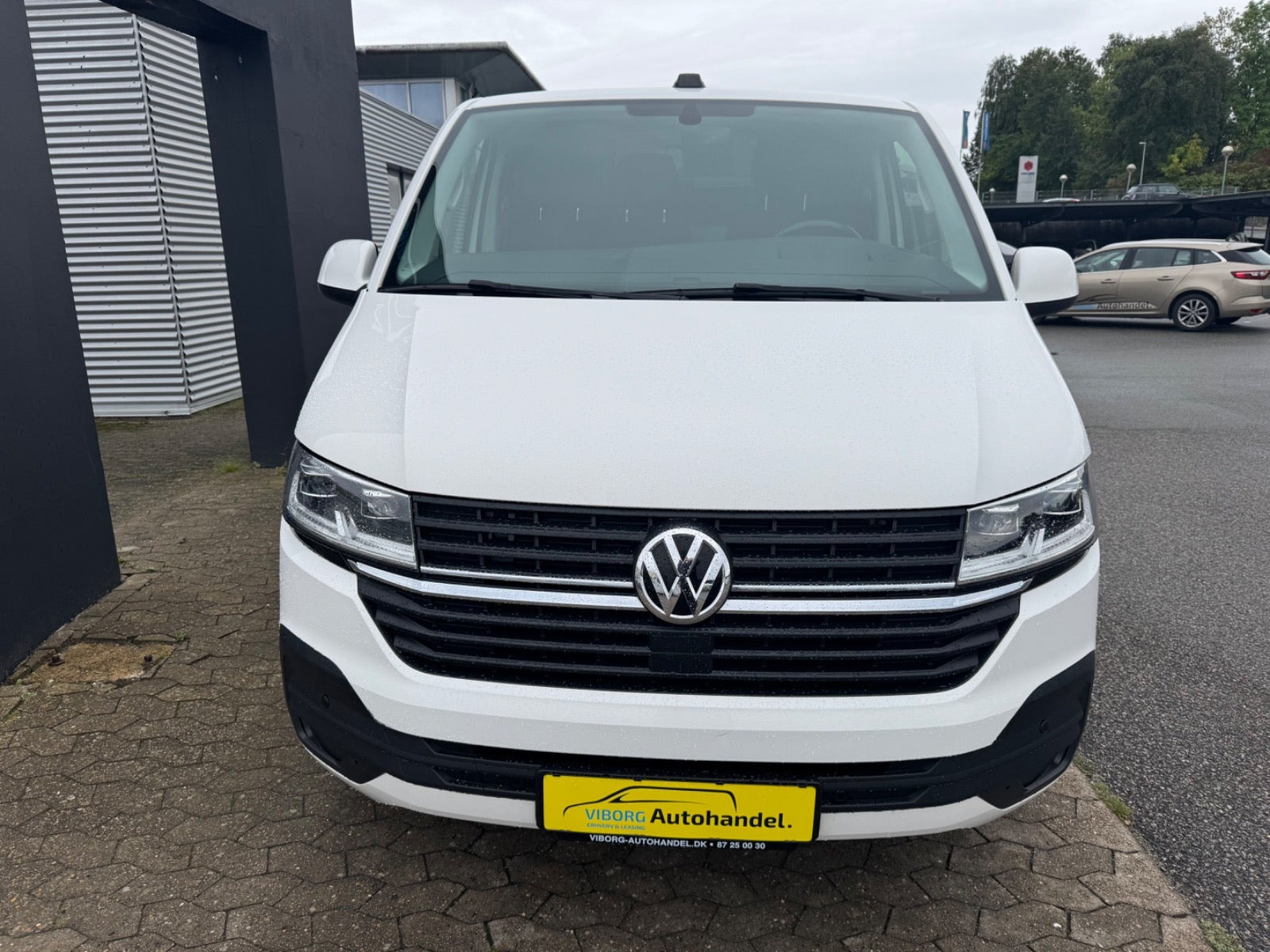 Hvid VW Transporter fra 2021