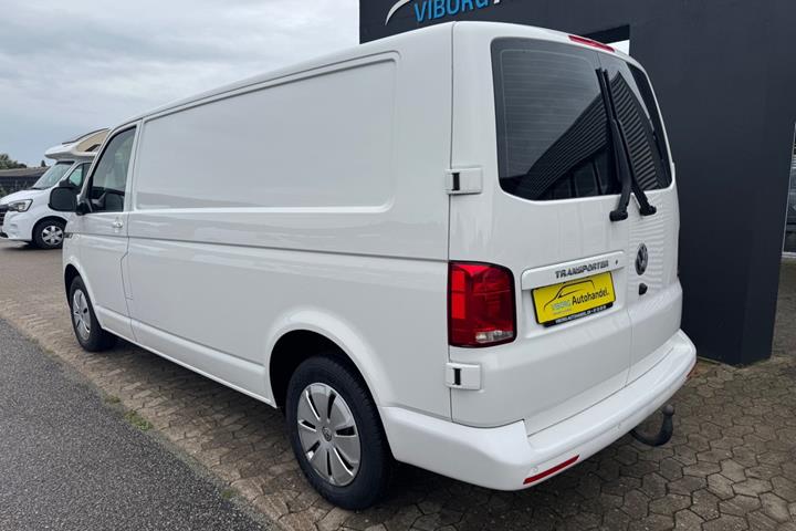 Hvid VW Transporter fra 2021