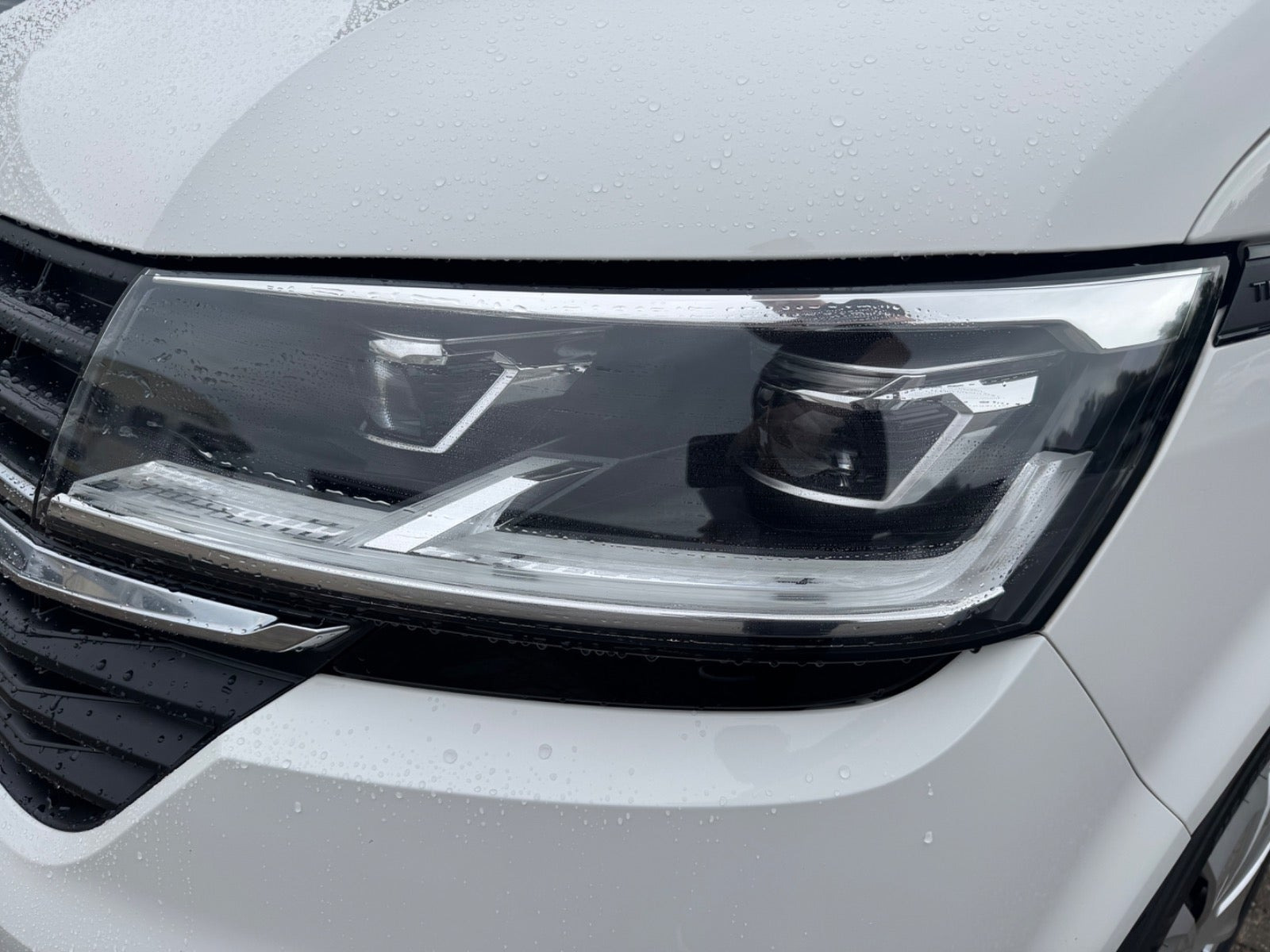 Hvid VW Transporter fra 2021