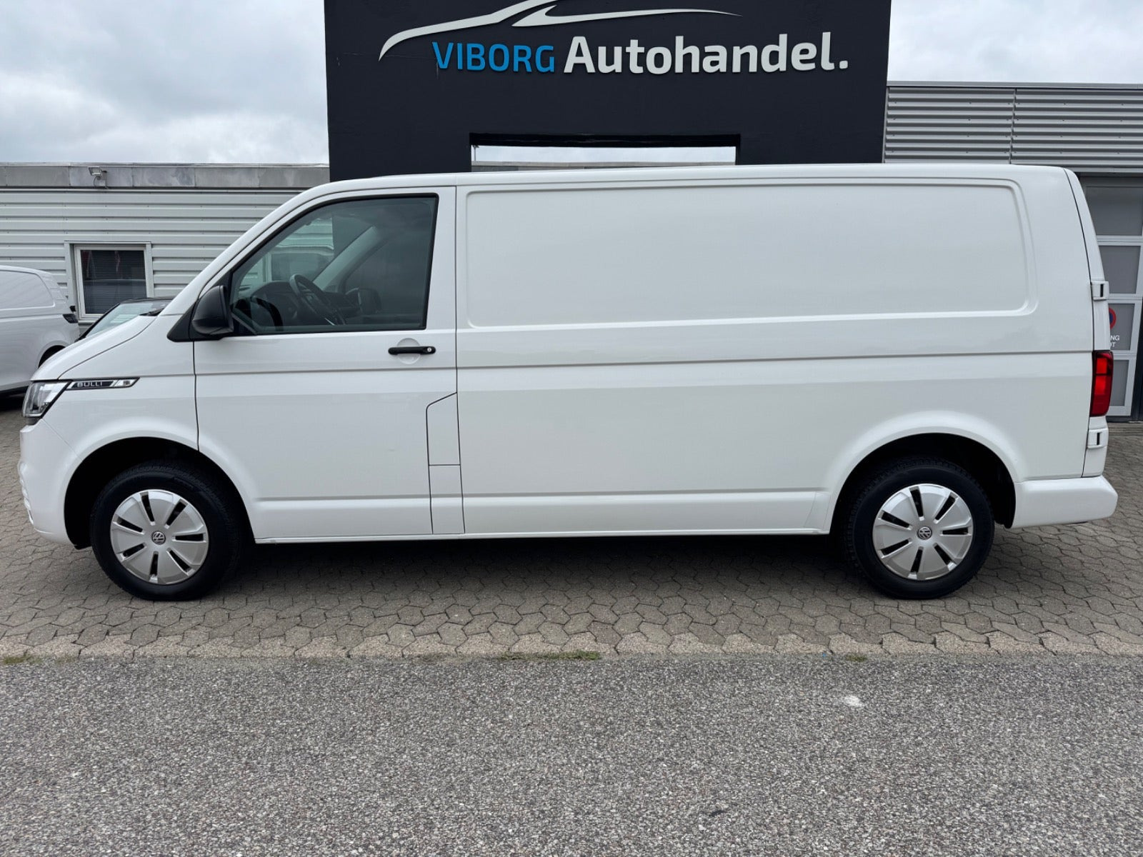 Hvid VW Transporter fra 2021