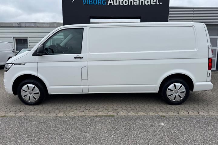 Hvid VW Transporter fra 2021