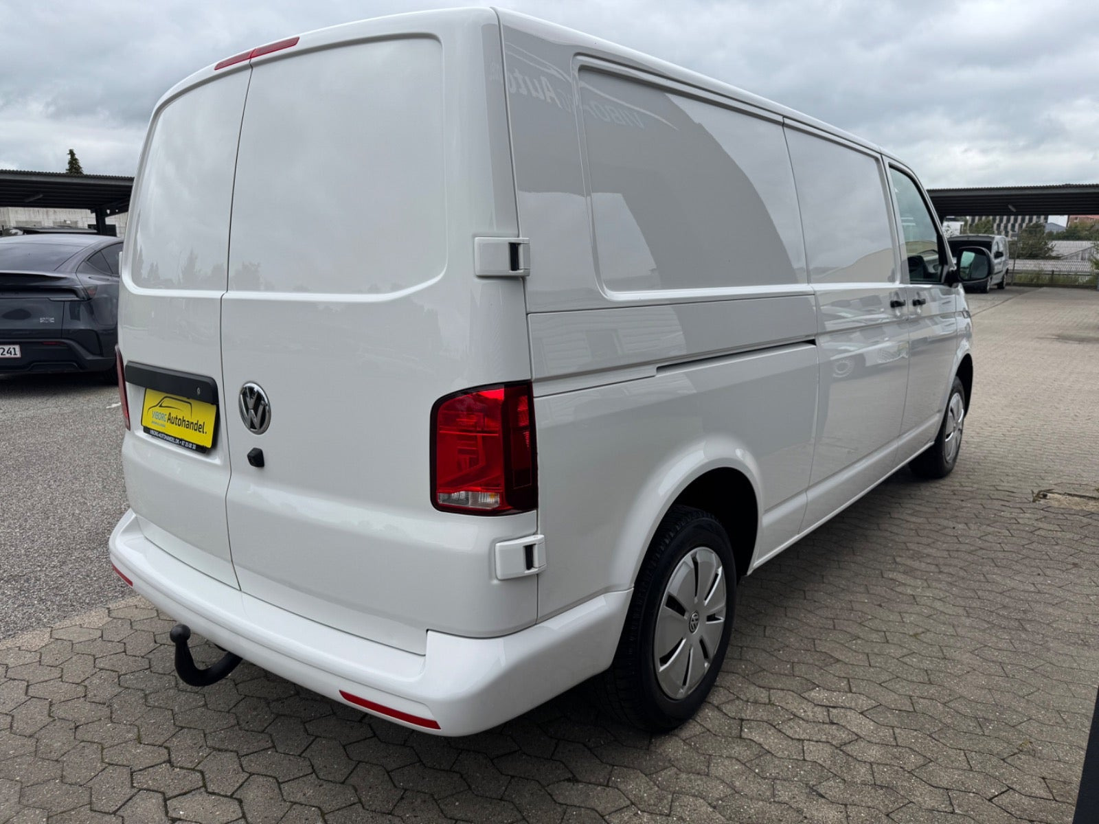 Hvid VW Transporter fra 2021