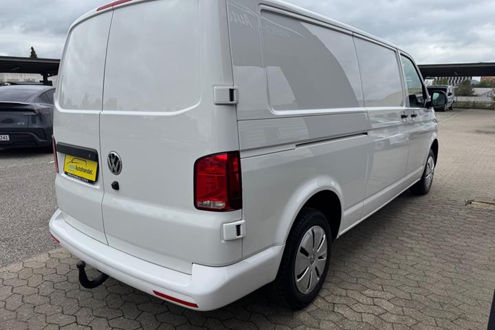 Hvid VW Transporter fra 2021