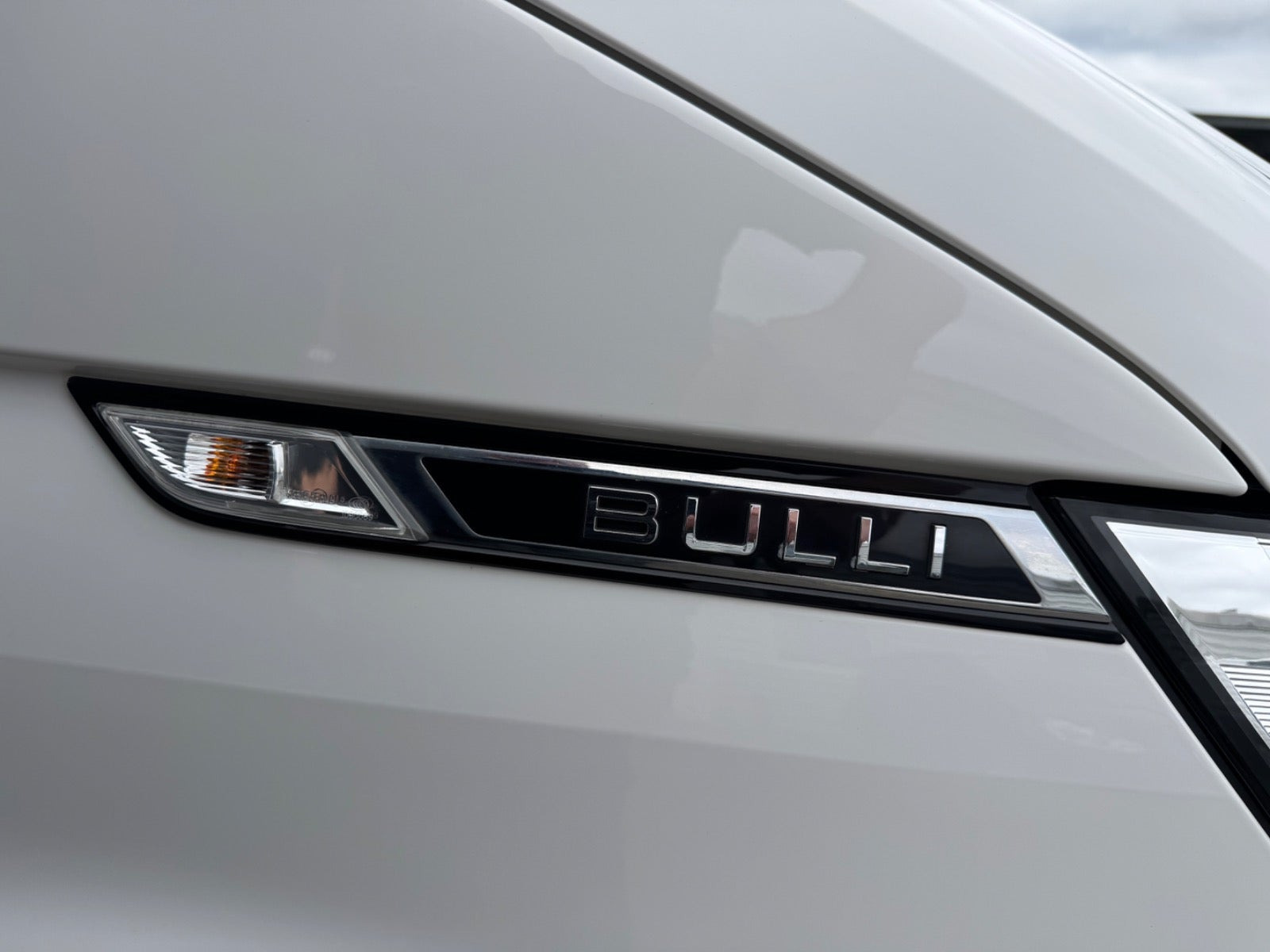 Hvid VW Transporter fra 2021