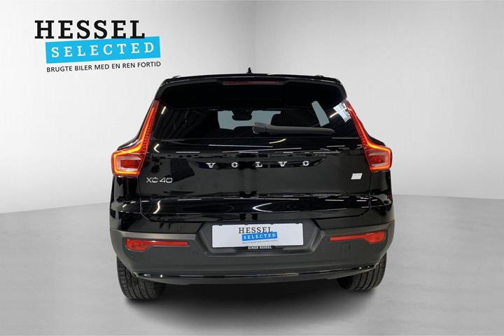 Sort Volvo XC40 fra 2023