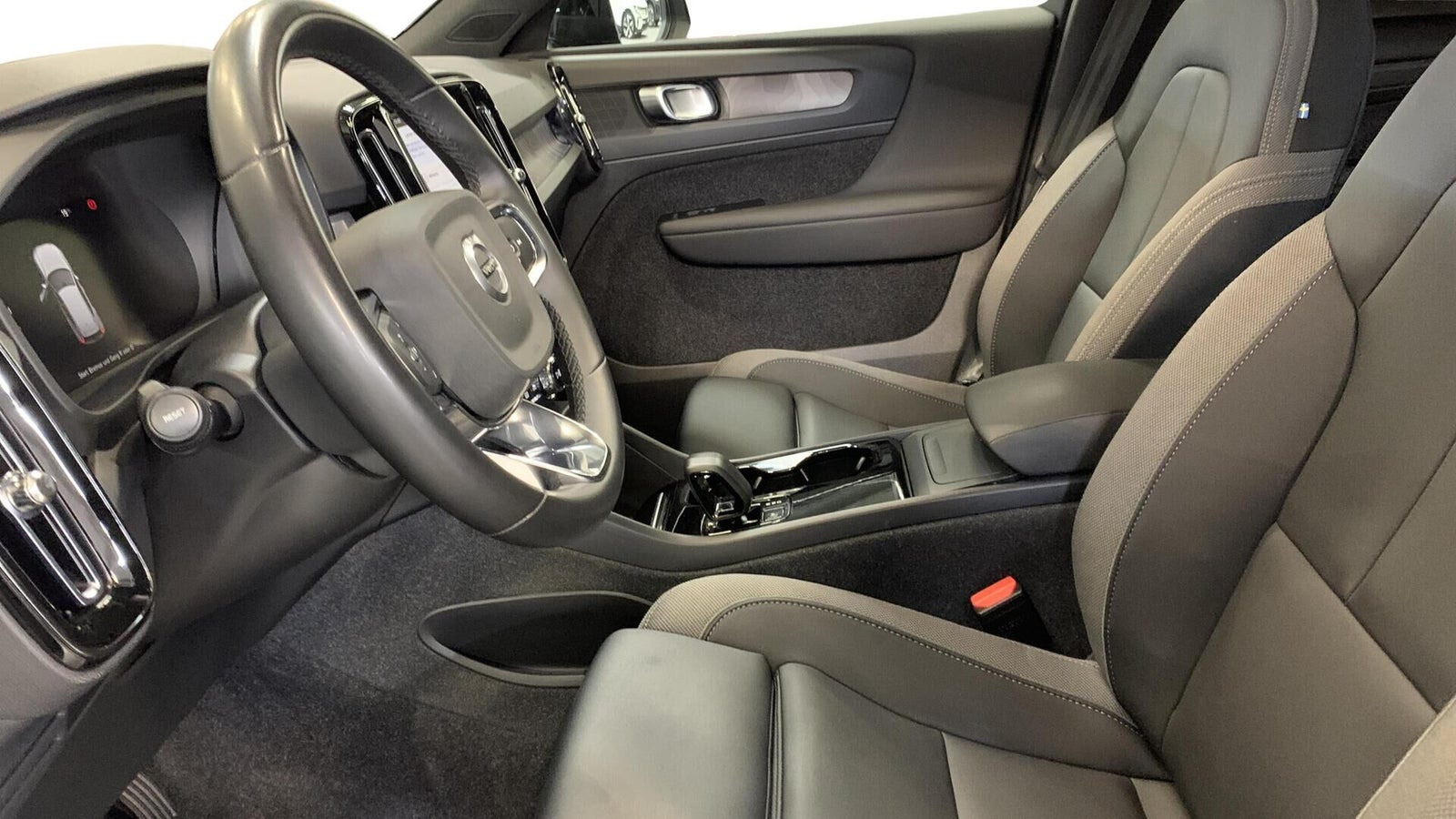 Sort Volvo XC40 fra 2023