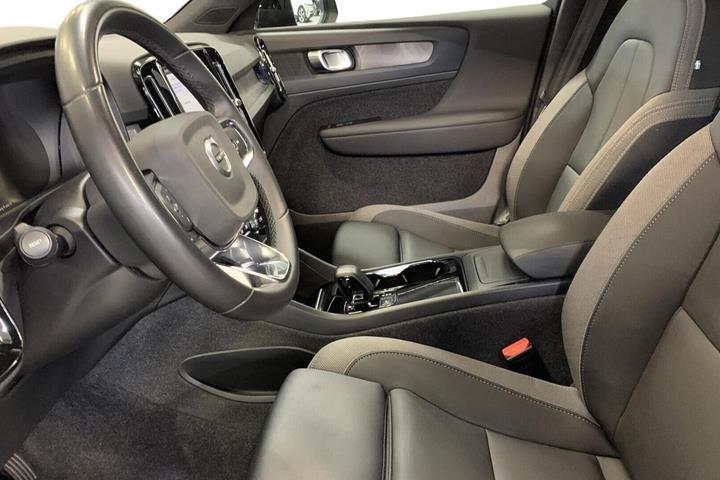 Sort Volvo XC40 fra 2023