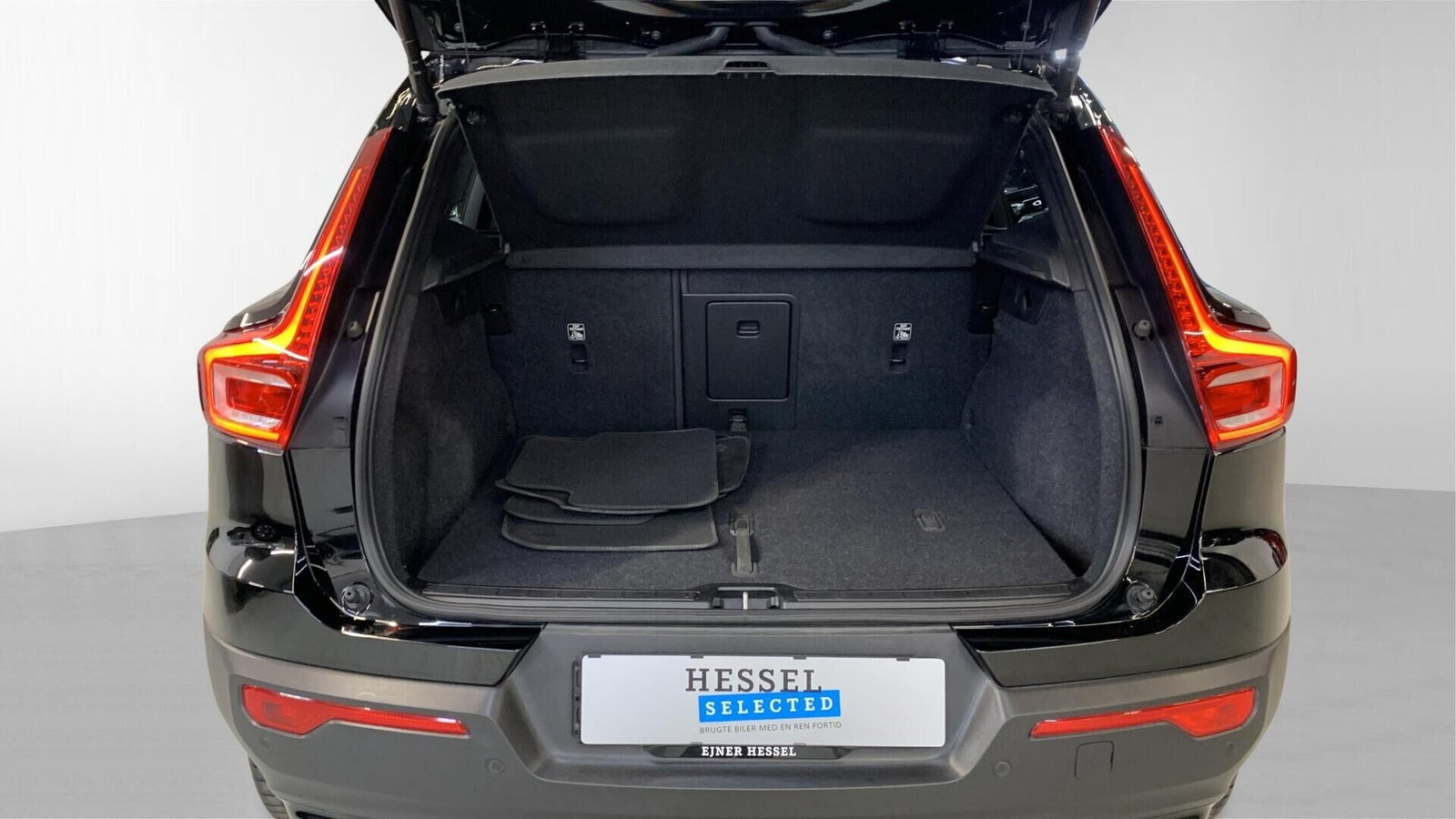 Sort Volvo XC40 fra 2023