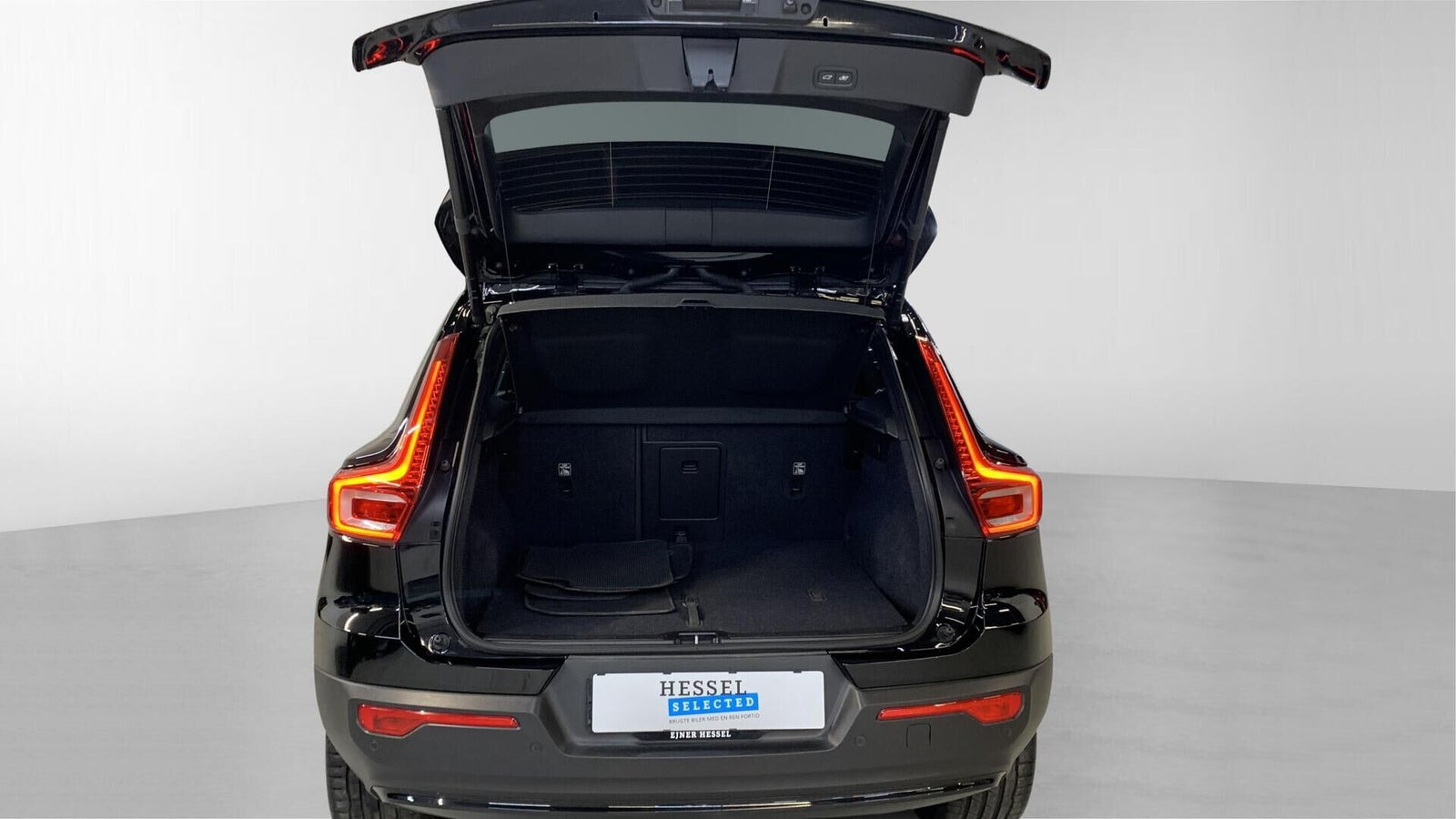 Sort Volvo XC40 fra 2023