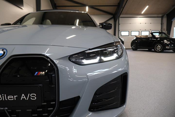Grå BMW i4 fra 2023