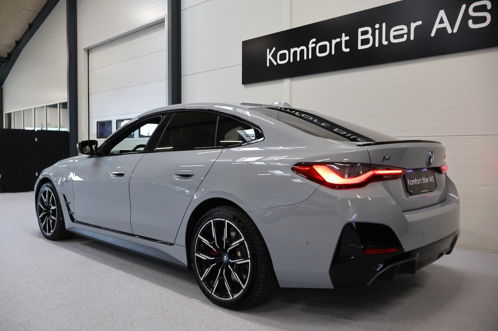 Grå BMW i4 fra 2023