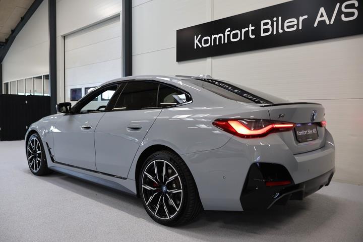 Grå BMW i4 fra 2023
