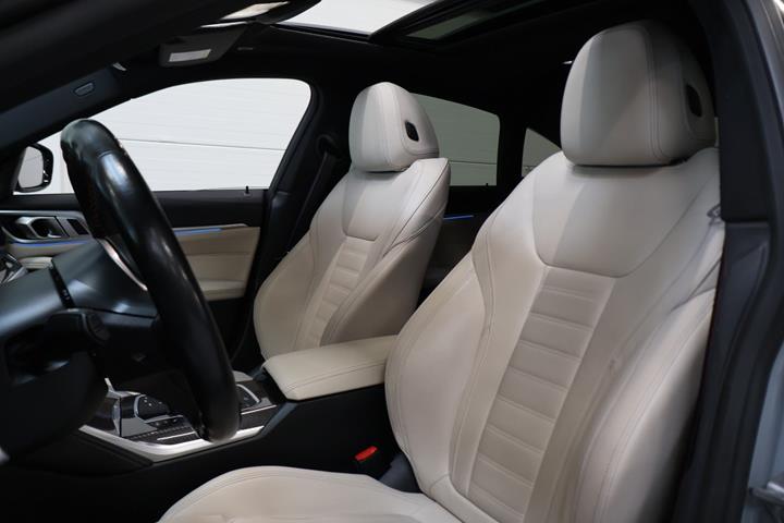 Grå BMW i4 fra 2023