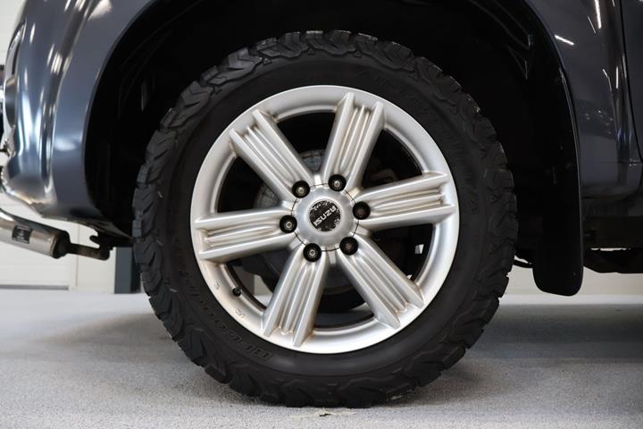 Grå Isuzu D-Max fra 2017