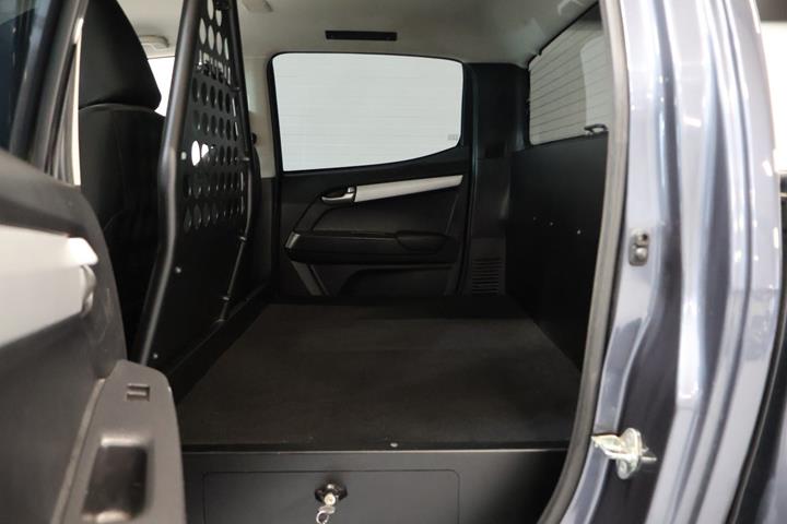Grå Isuzu D-Max fra 2017
