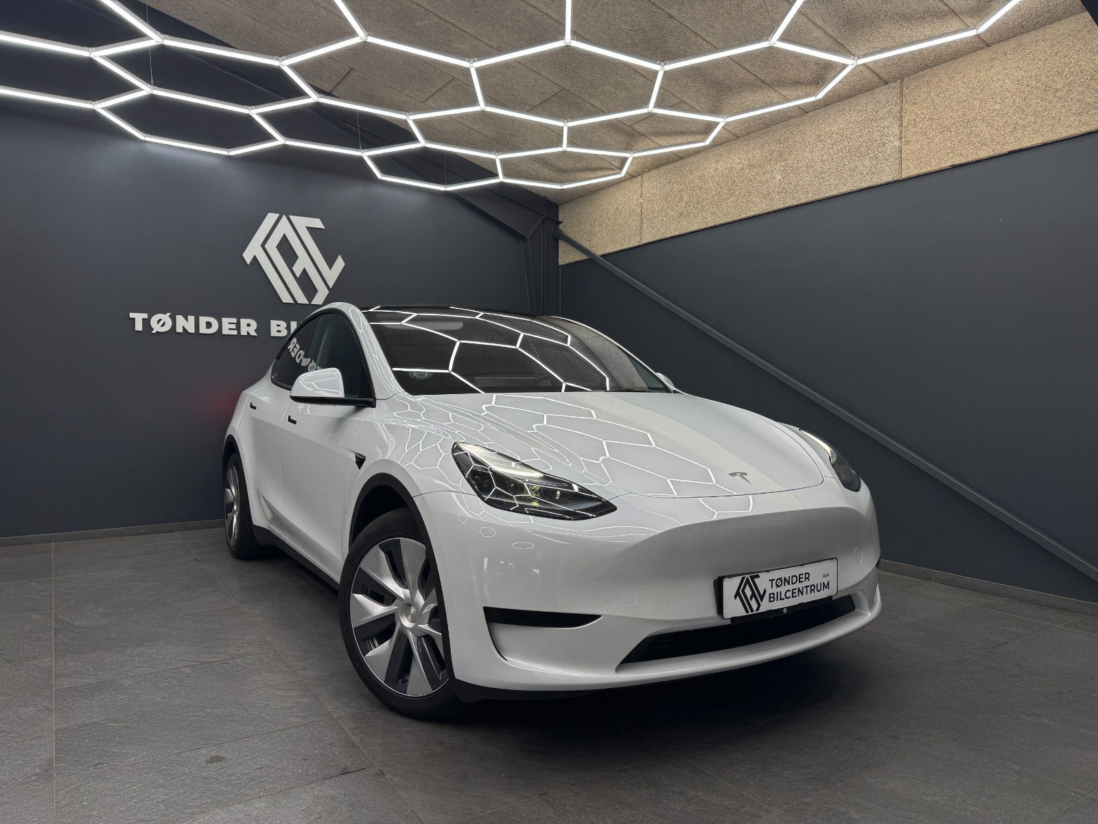 Tesla Model Y RWD