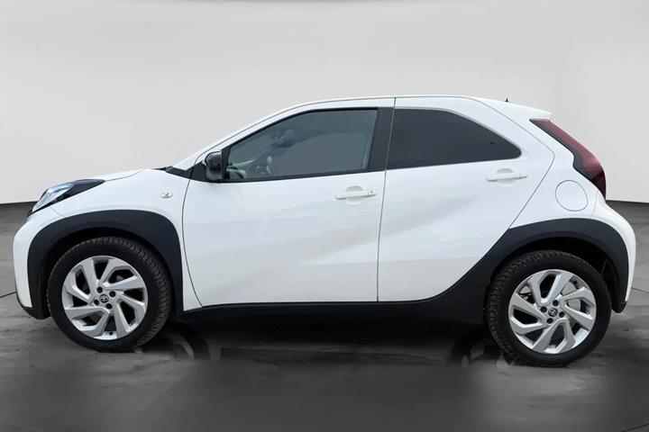 Hvid Toyota Aygo X fra 2024