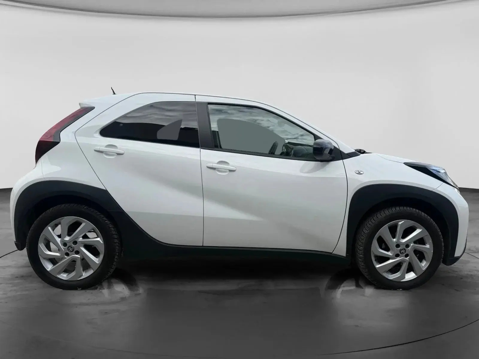 Hvid Toyota Aygo X fra 2024