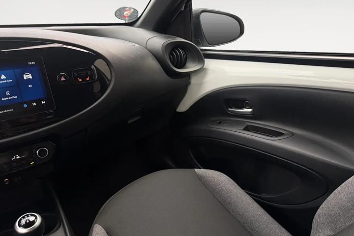 Hvid Toyota Aygo X fra 2024