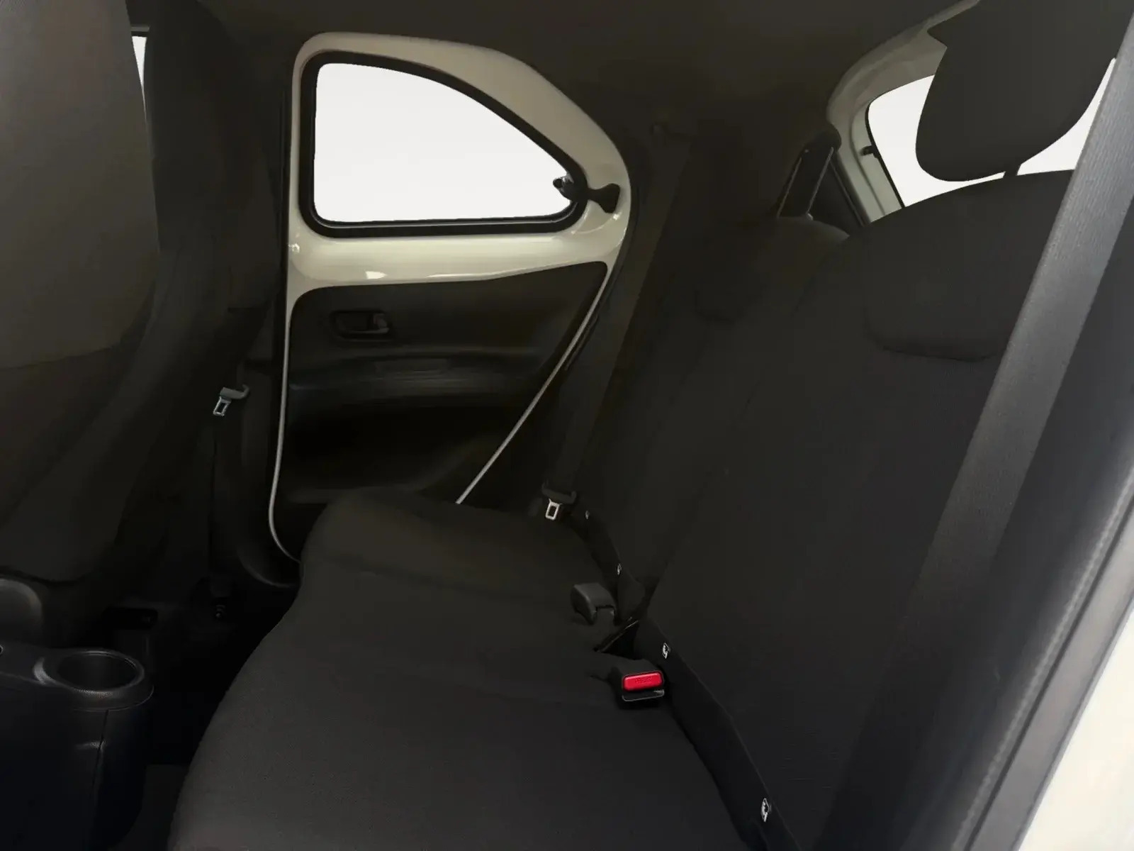 Hvid Toyota Aygo X fra 2024