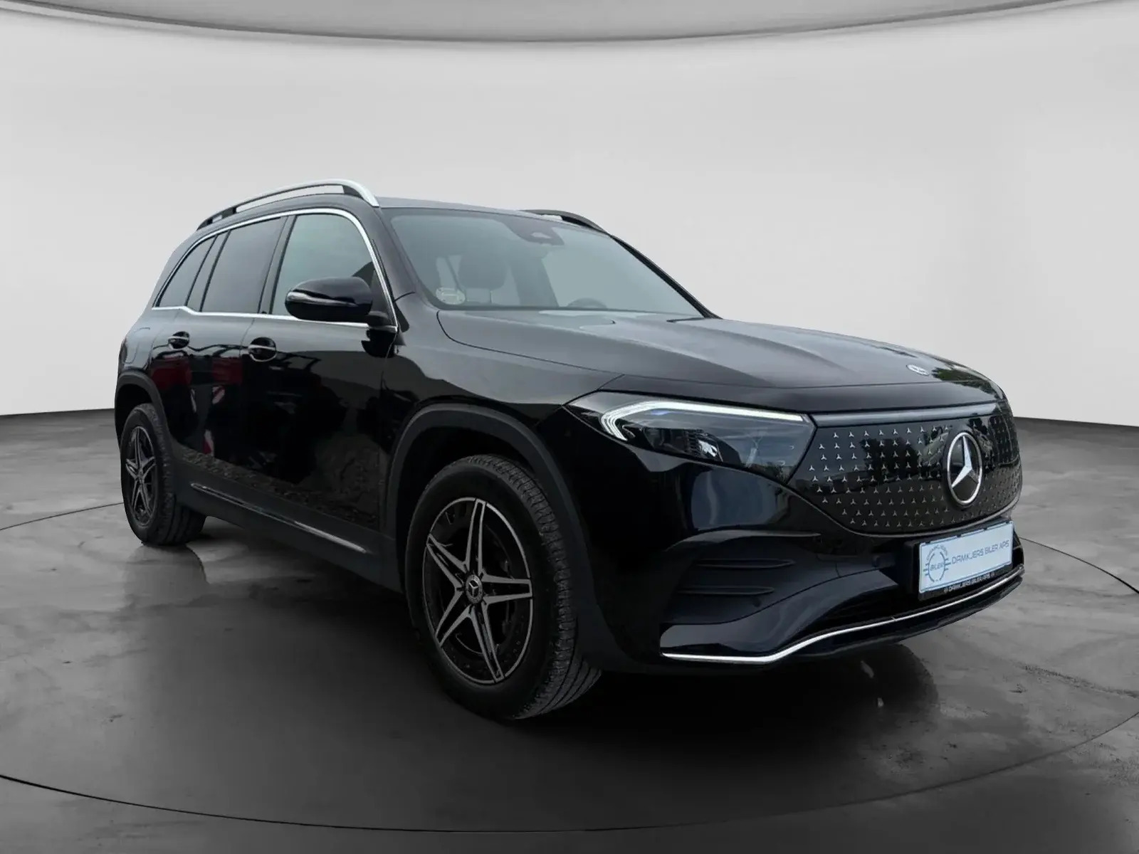 Sort Mercedes EQB250+ fra 2024