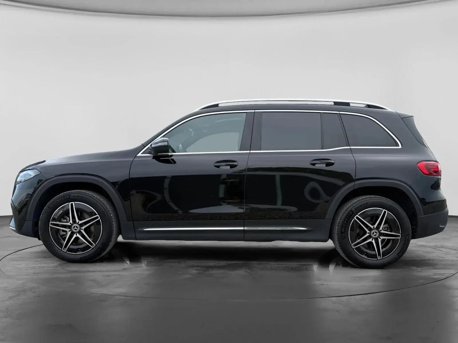 Sort Mercedes EQB250+ fra 2024