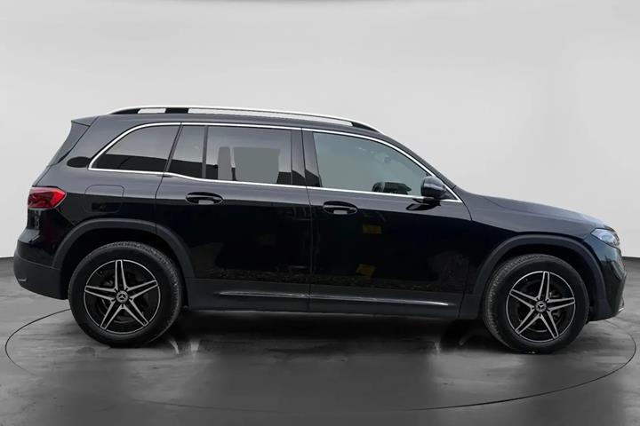 Sort Mercedes EQB250+ fra 2024
