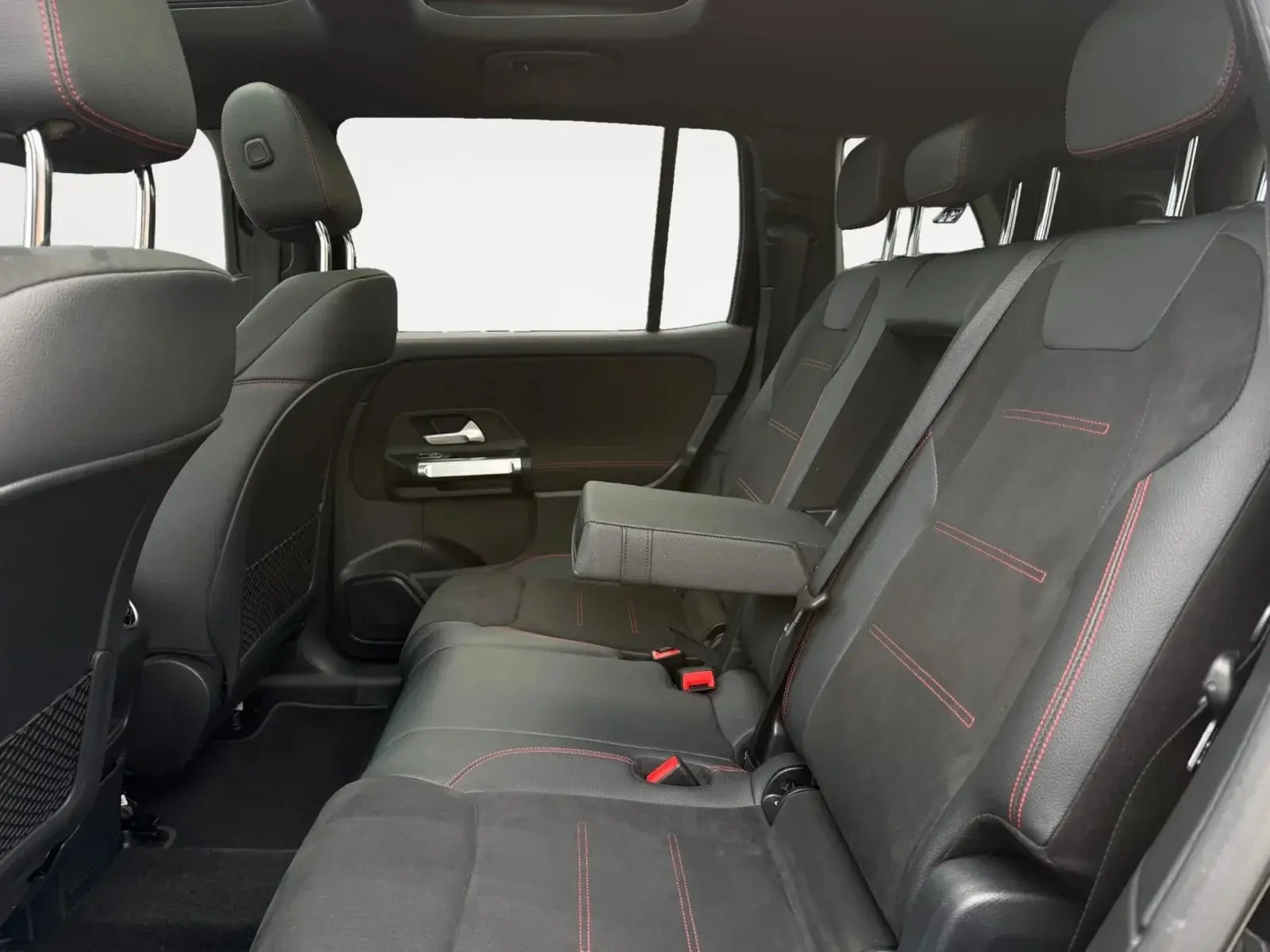 Sort Mercedes EQB250+ fra 2024