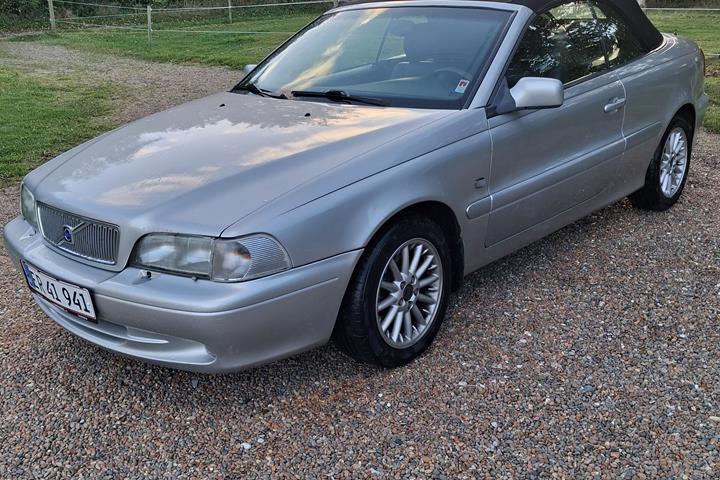 Sølv Volvo C70 fra 2001