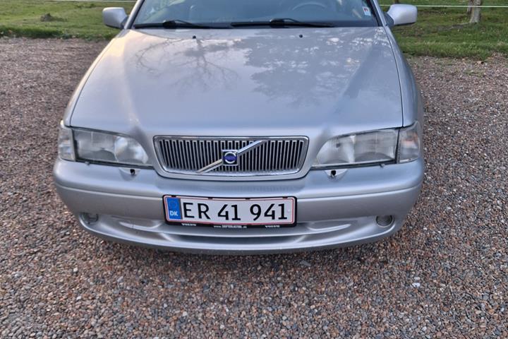 Sølv Volvo C70 fra 2001