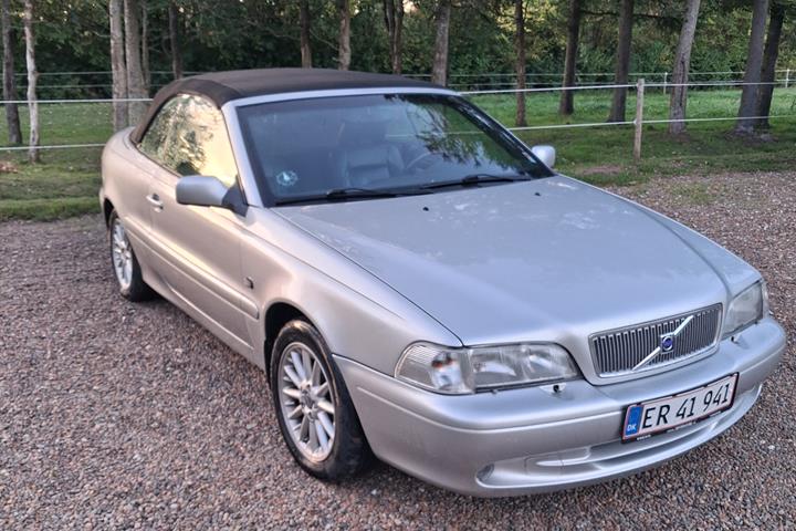 Sølv Volvo C70 fra 2001