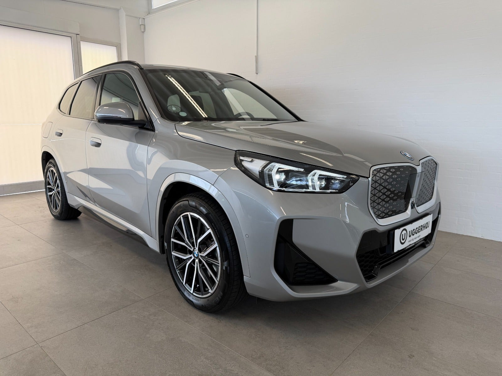 Orange BMW iX1 fra 2026