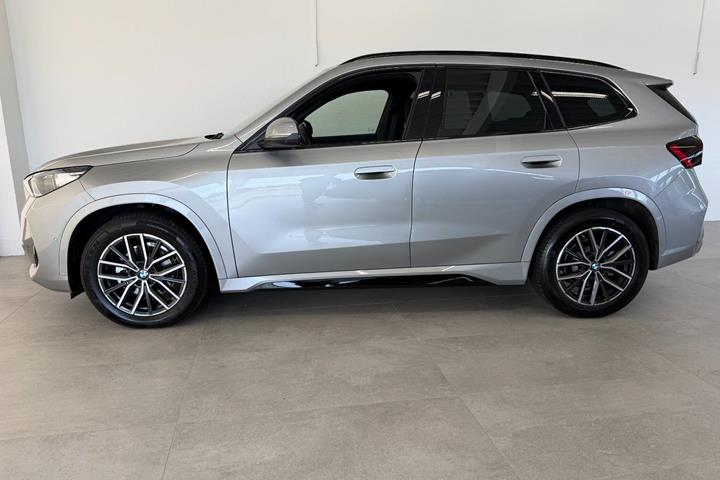 Orange BMW iX1 fra 2026