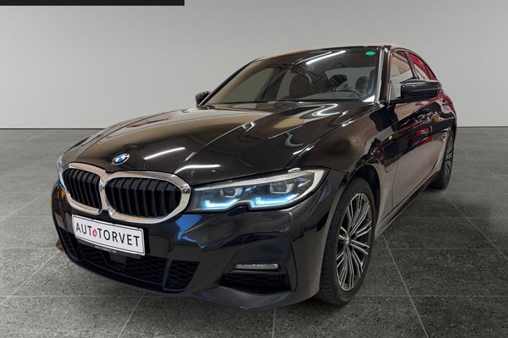Sort BMW 330e fra 2021