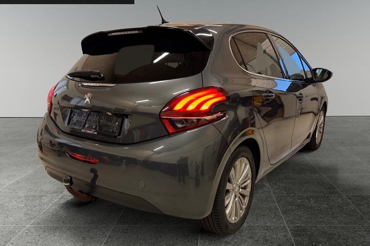 Sort Peugeot 208 fra 2017