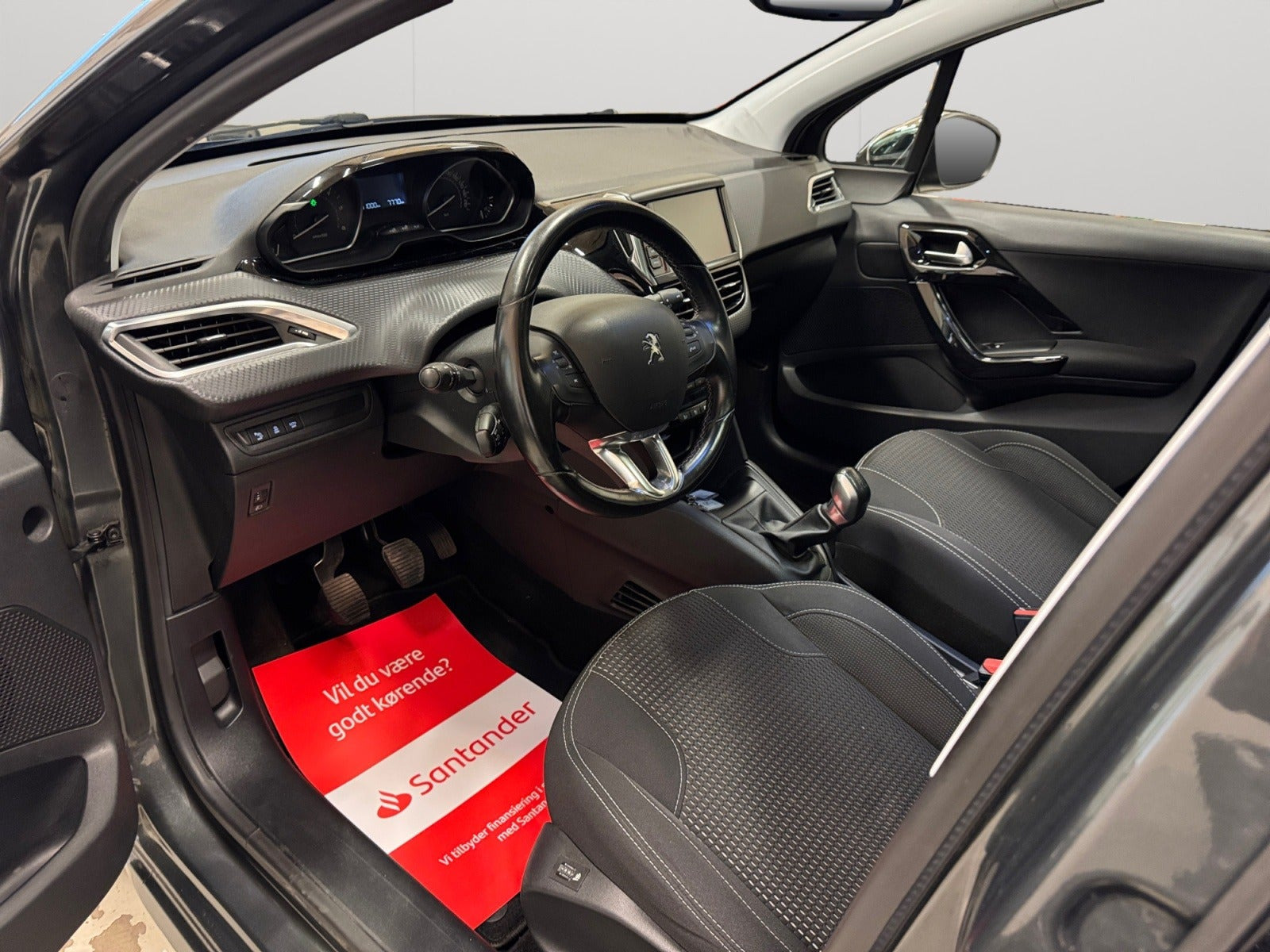 Sort Peugeot 208 fra 2017