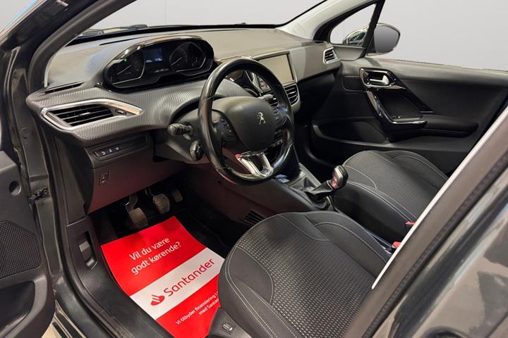 Sort Peugeot 208 fra 2017
